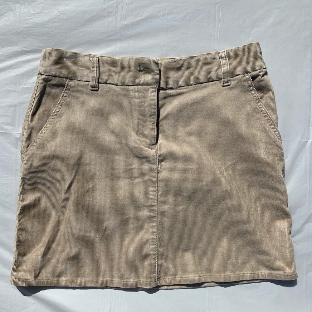 beige velvet skirt!